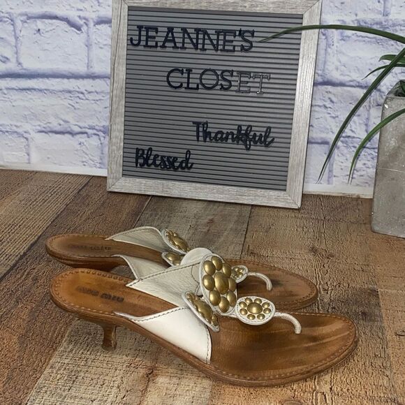 Miu Miu cream Kitten Heel Gold Studded Slip On Sandals Sz 40 - Picture 15 of 15